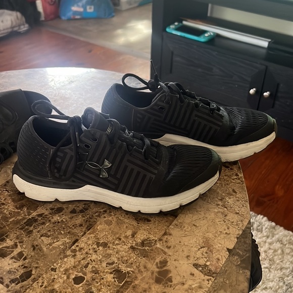 Women’s UA Running Shoes -Size 7.5 - Picture 2 of 4